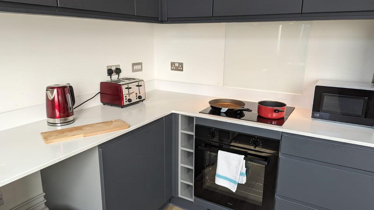 Lovely 1BR Penthouse near MCR Stadiums4