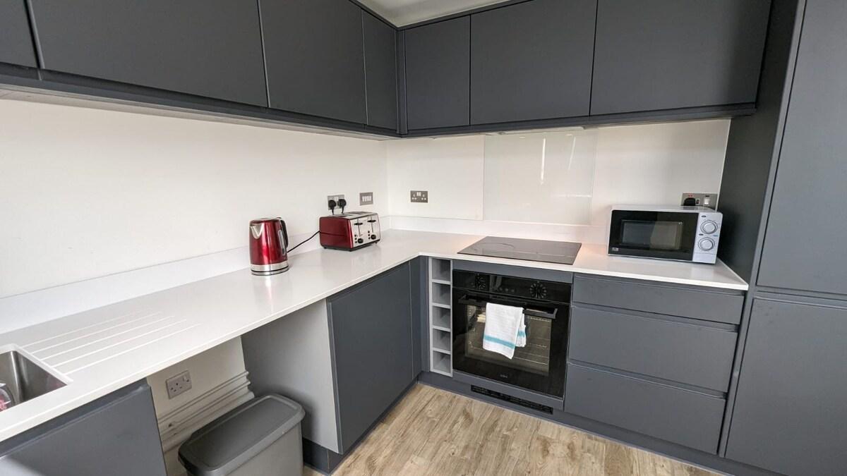 Lovely 1BR Penthouse near MCR Stadiums5