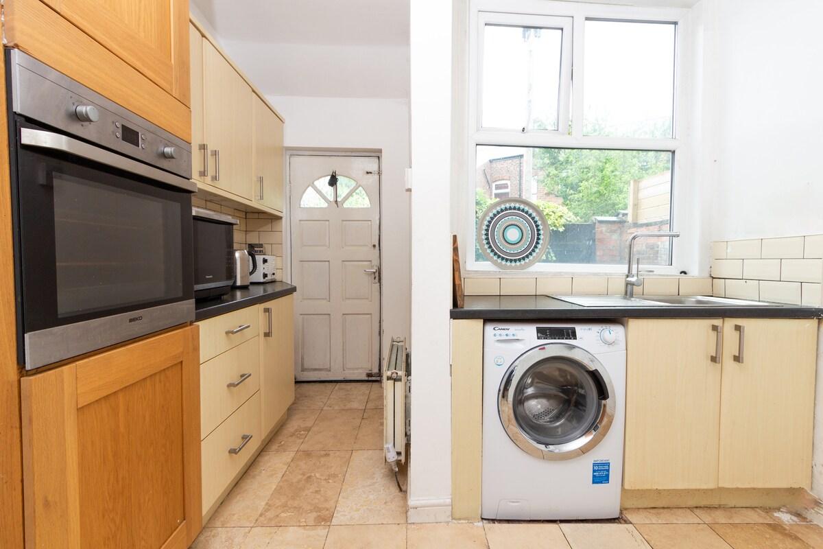 Lovely Private Rooms near MCR Centre4
