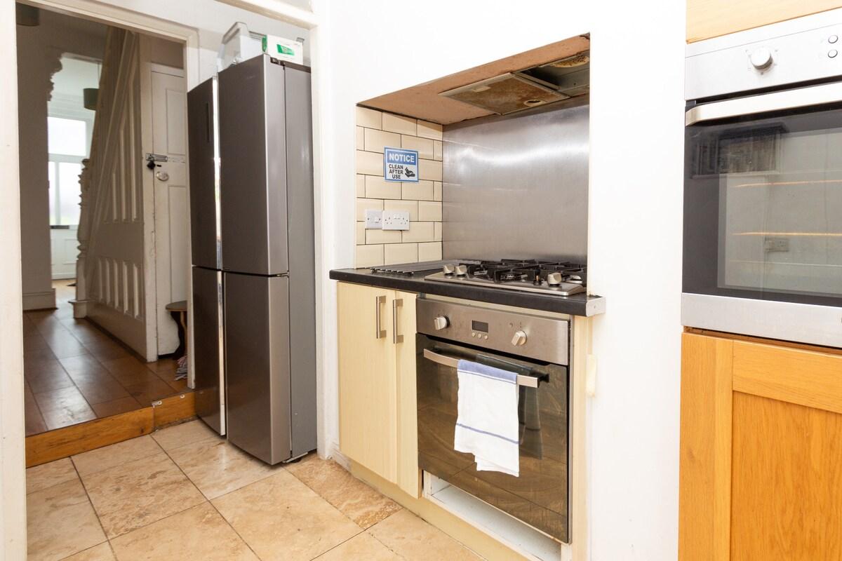 Lovely Private Rooms near MCR Centre5