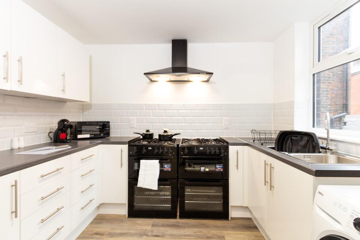 Stunning Private Ensuites in Oldham Sociable House2